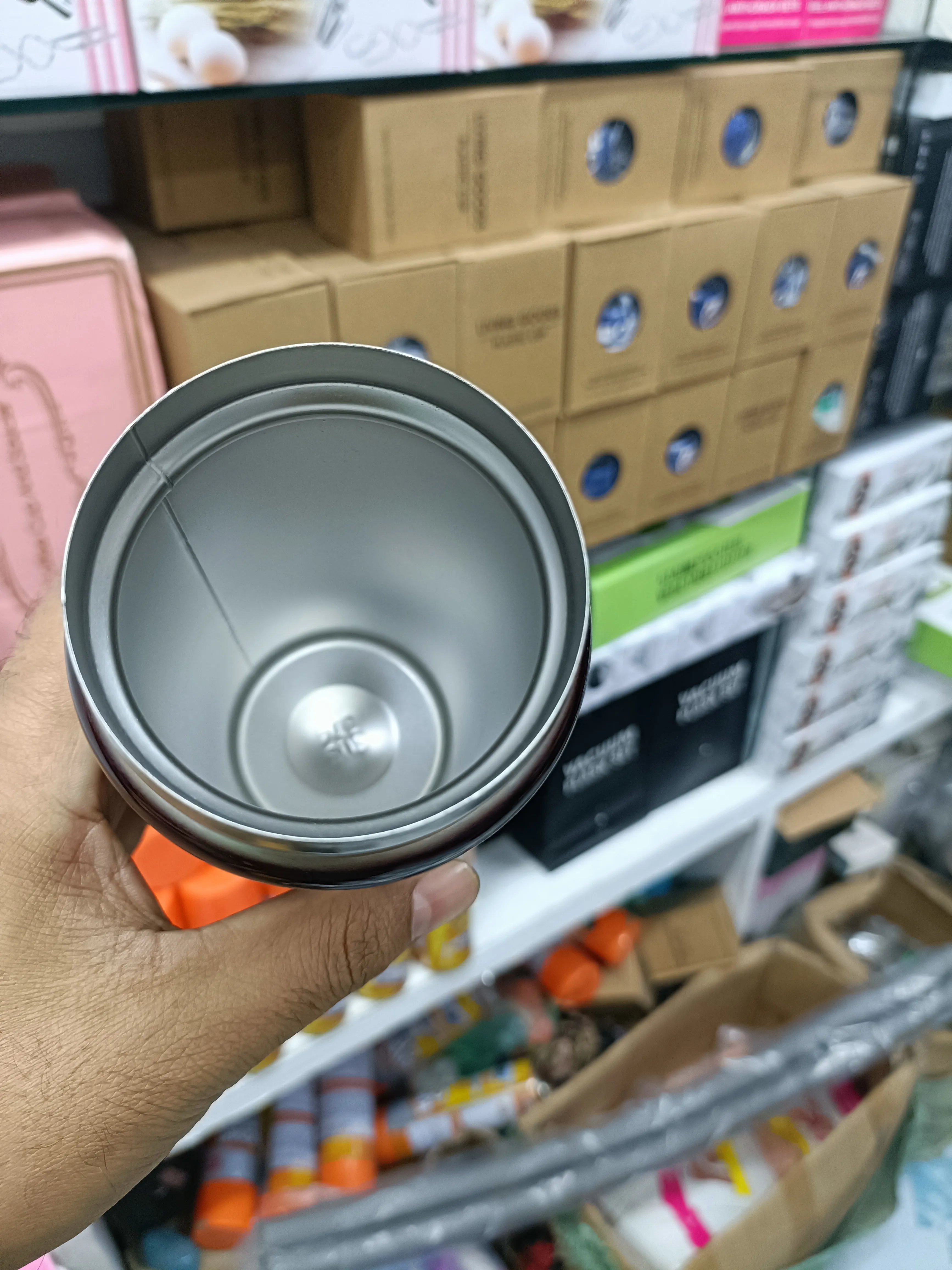 Vaccum insulation cup