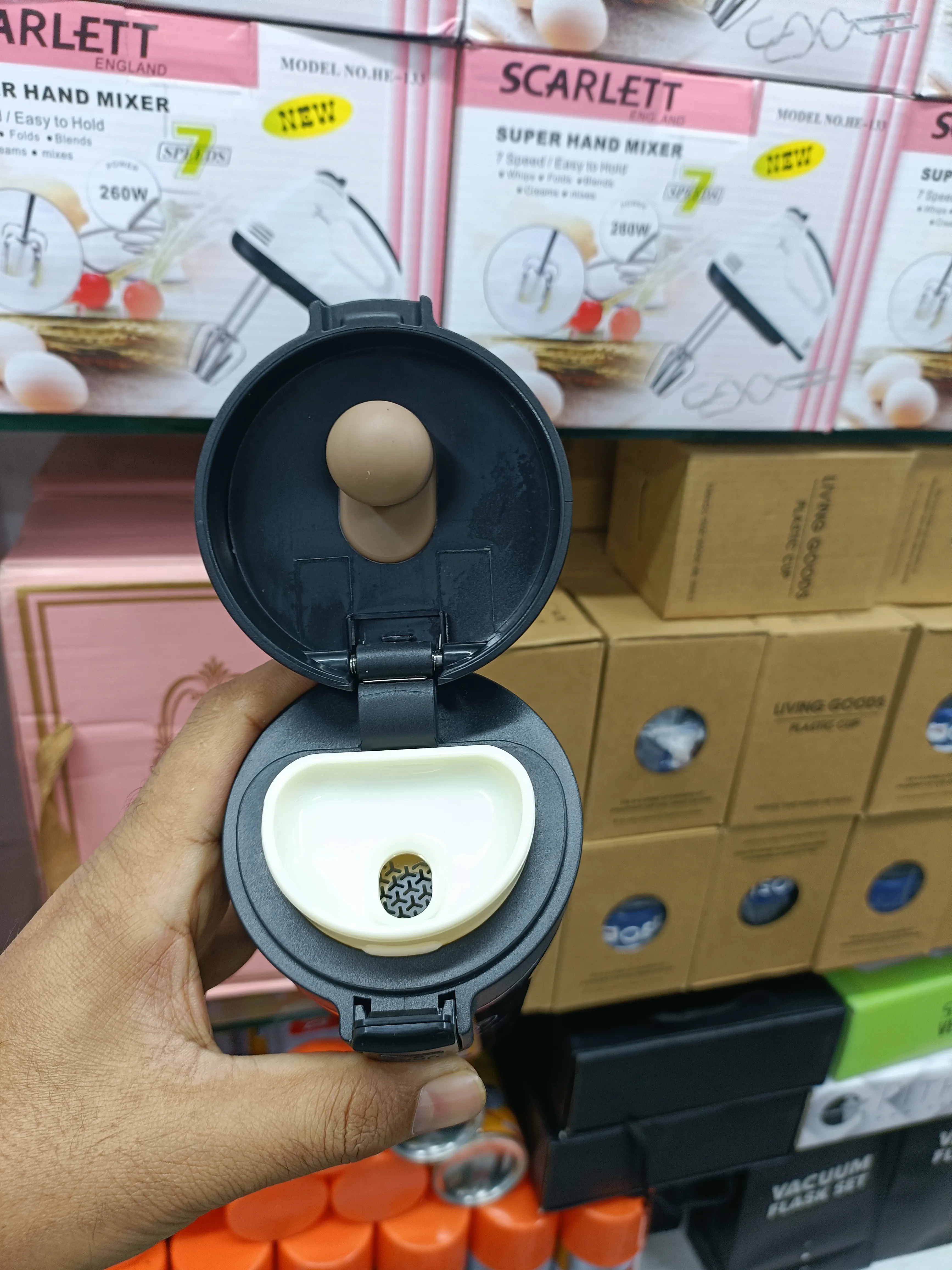 Vaccum insulation cup